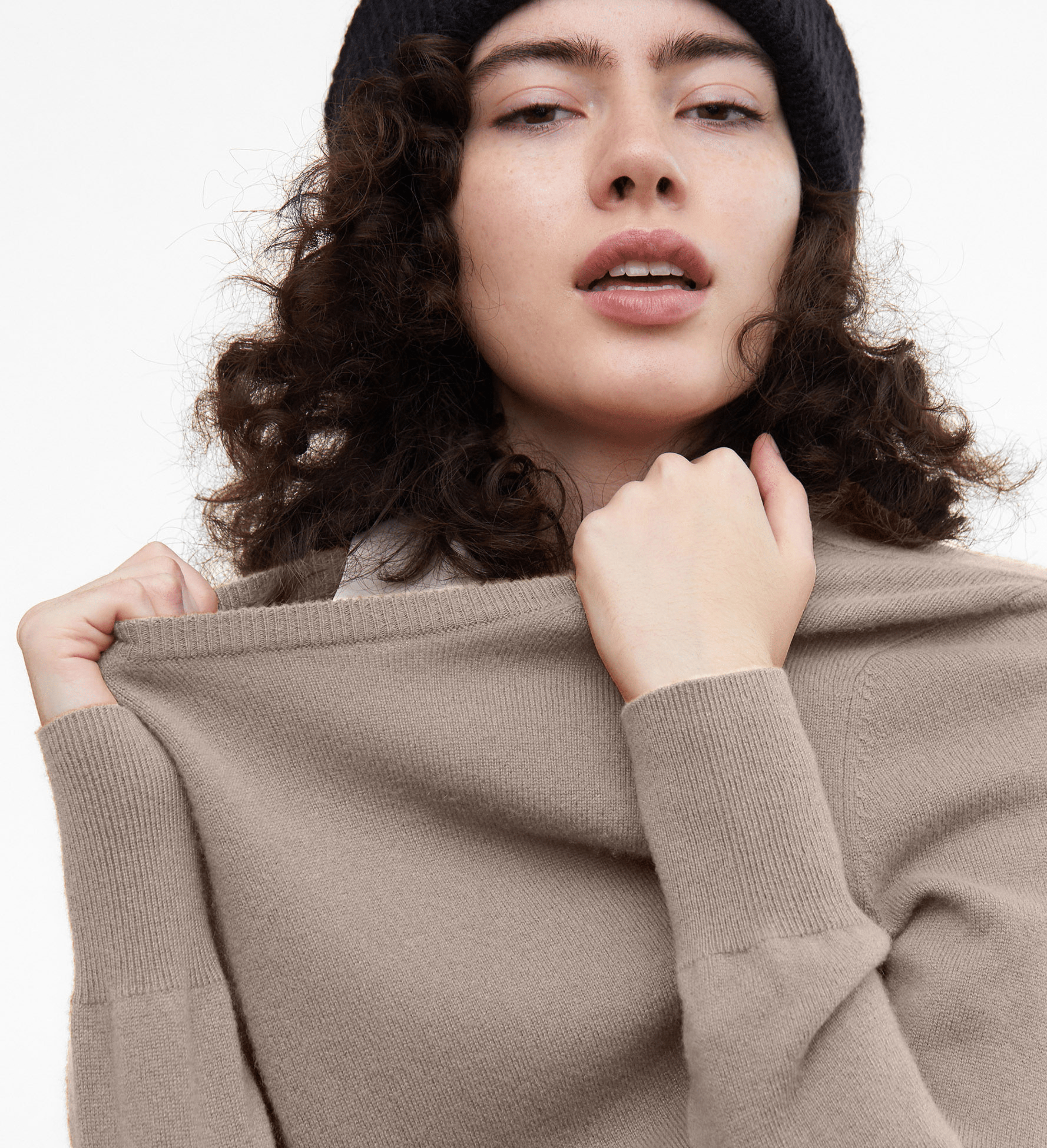 The Women’s Basic Crewneck Cashmere Sweater