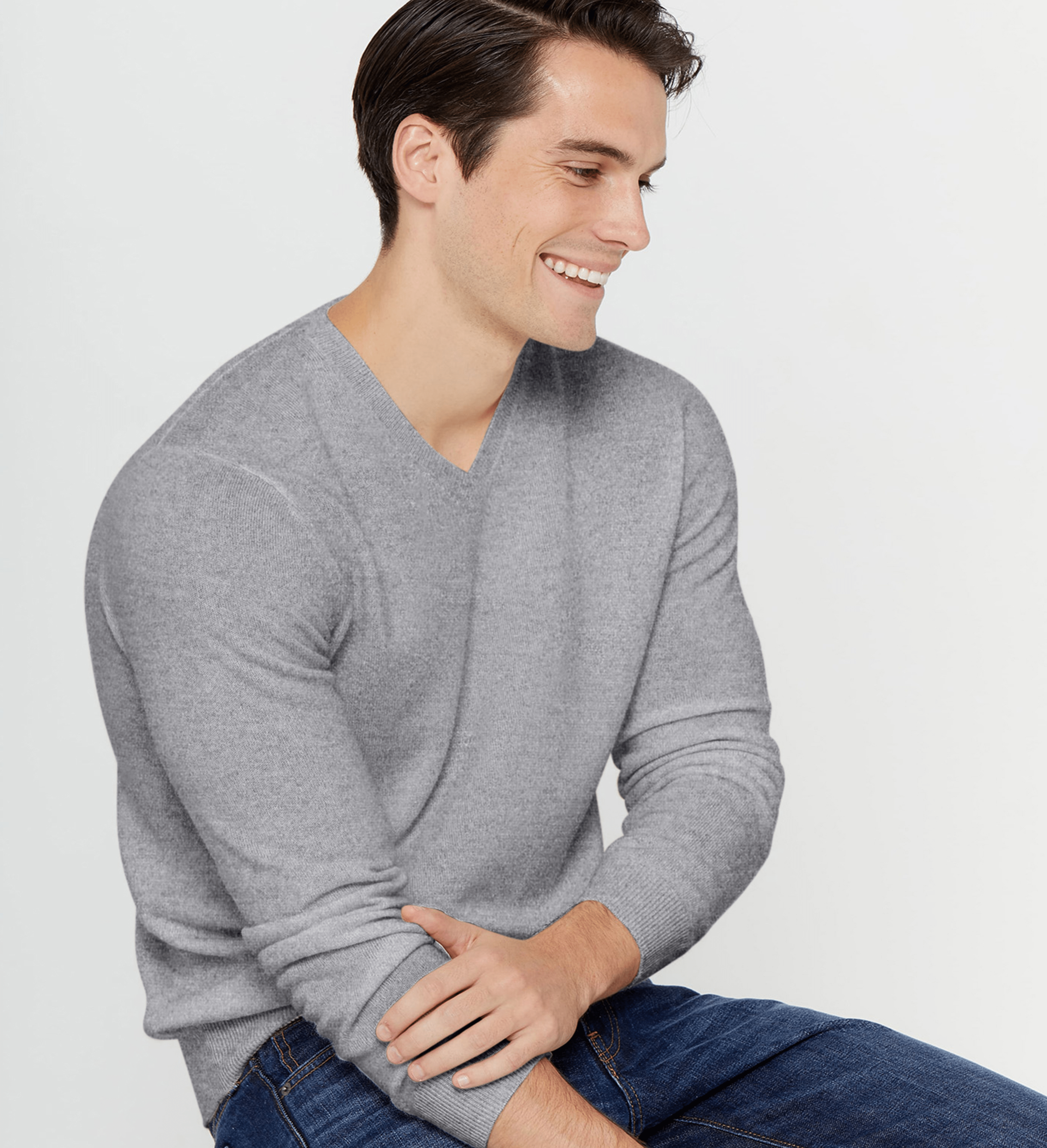 The Men's Basic V-Neck Cashmere Sweater