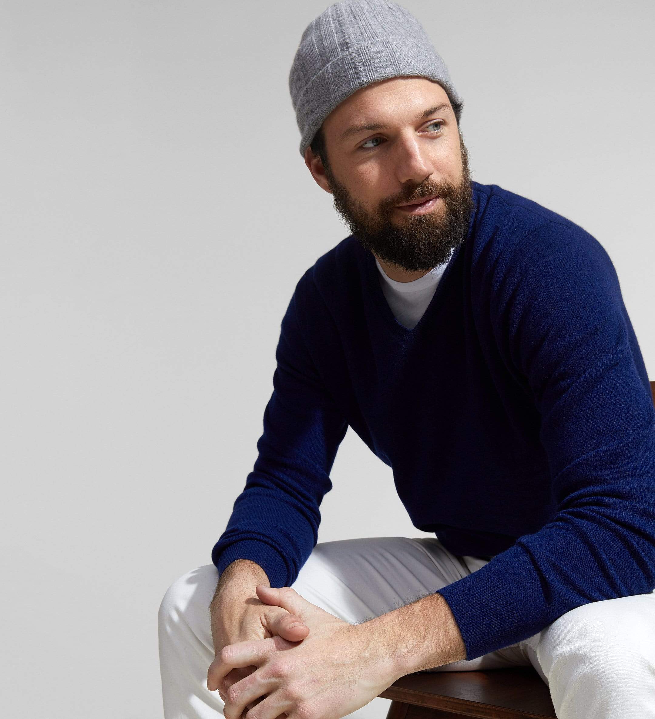 The Men's Basic V-Neck Cashmere Sweater